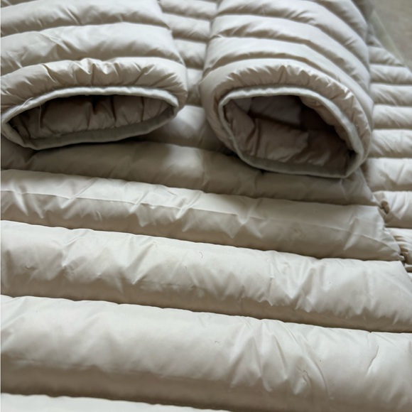 Roots down packable jacket - Picture 2 of 13